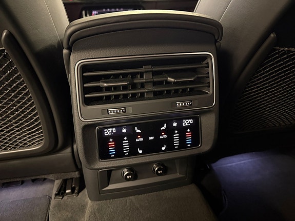 Audi Q8 12 of 22