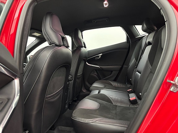 Volvo V40 15 of 23
