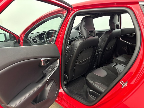 Volvo V40 14 of 23