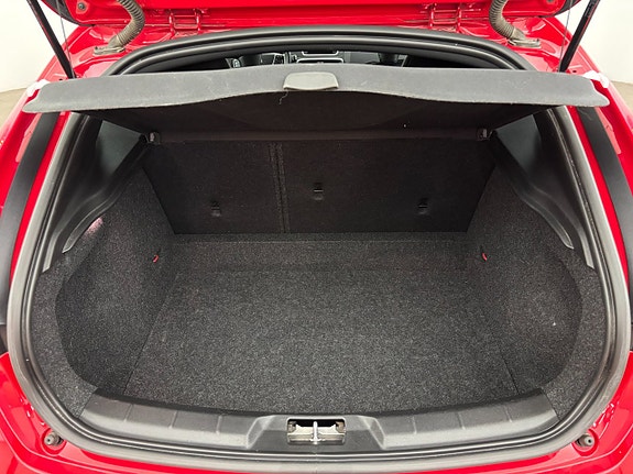 Volvo V40 11 of 23