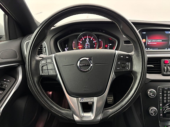Volvo V40 17 of 23