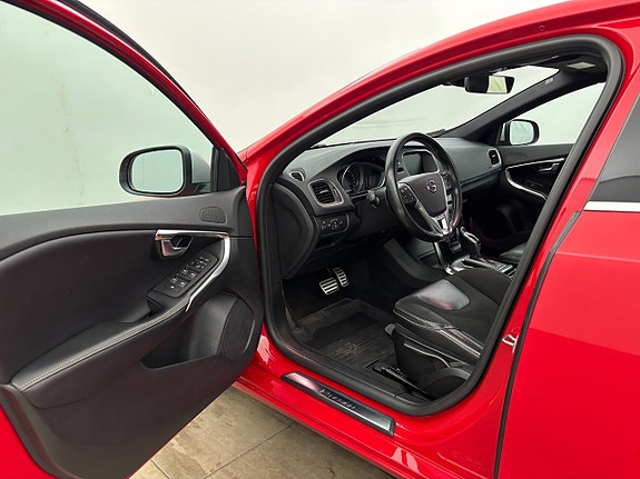 Volvo V40 12 of 23