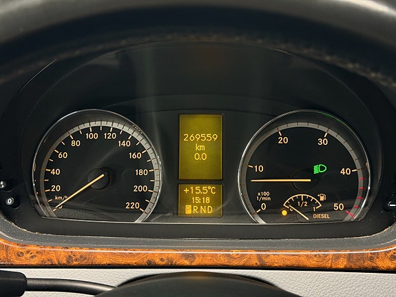 Mercedes-Benz Viano 13 of 22
