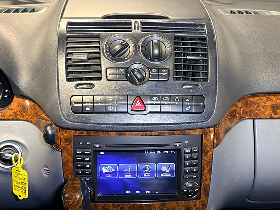 Mercedes-Benz Viano 16 of 22