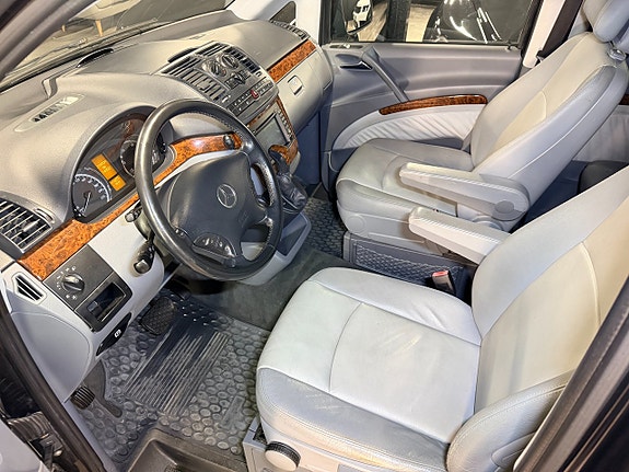 Mercedes-Benz Viano 12 of 22
