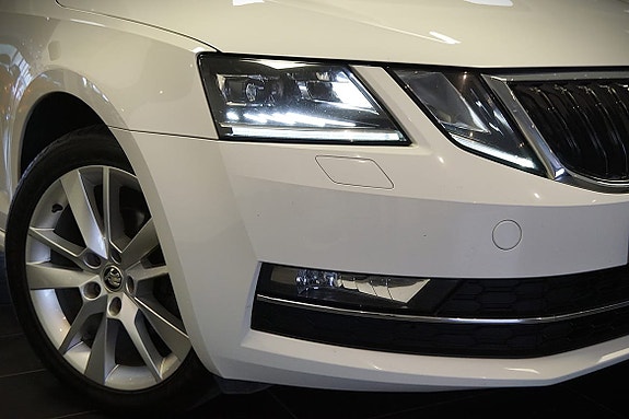 Skoda Octavia 2 of 18