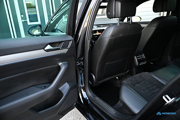 Volkswagen Passat 19 of 21