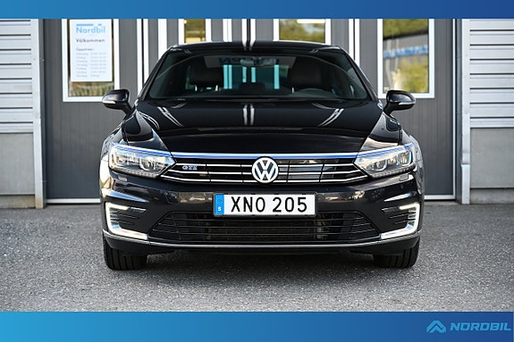 Volkswagen Passat 3 of 21