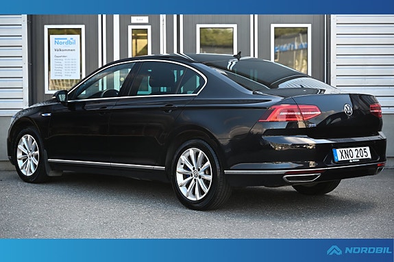 Volkswagen Passat 18 of 21