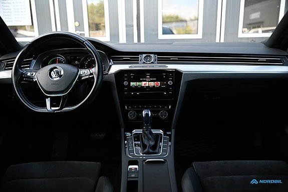 Volkswagen Passat 14 of 21