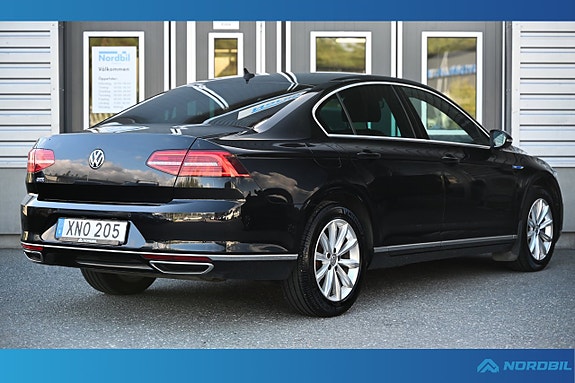 Volkswagen Passat 2 of 21
