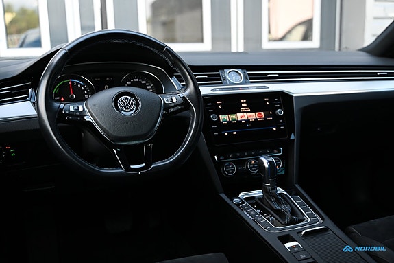 Volkswagen Passat 9 of 21