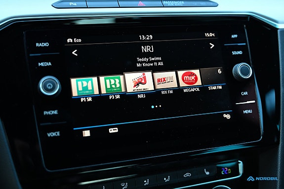 Volkswagen Passat 12 of 21