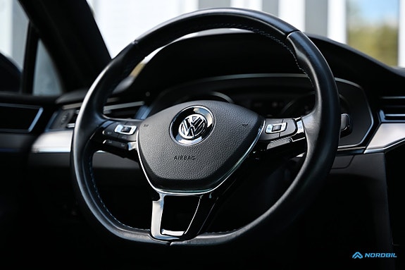 Volkswagen Passat 15 of 21