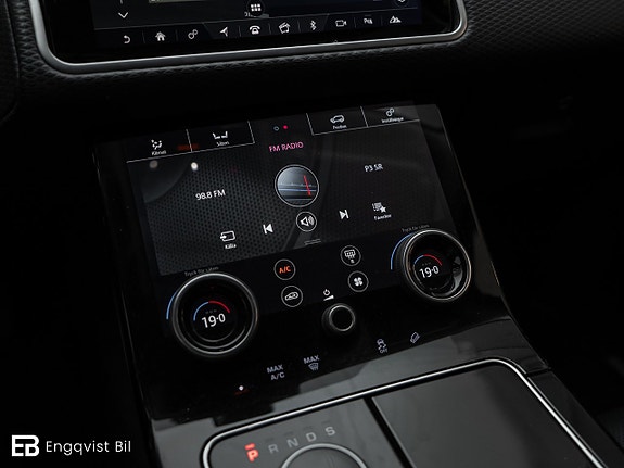 Land Rover Range Rover Velar 16 of 30