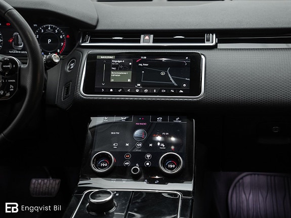 Land Rover Range Rover Velar 25 of 30