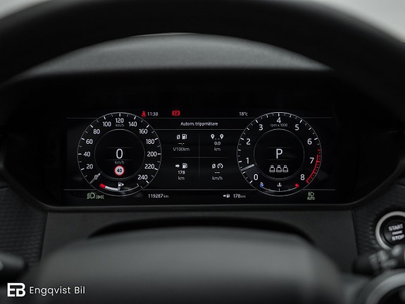 Land Rover Range Rover Velar 14 of 30