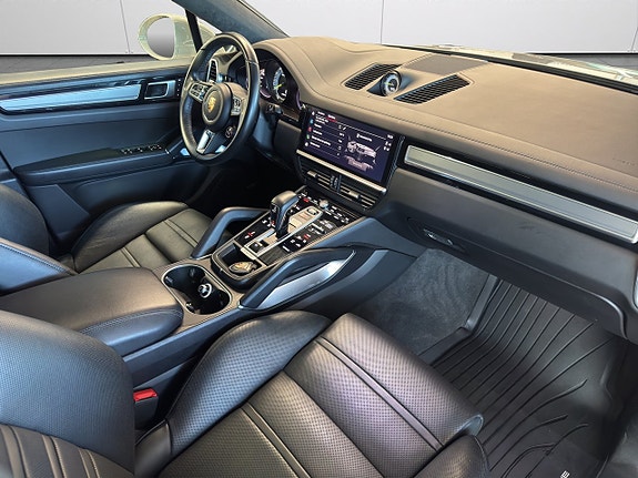 Porsche Cayenne Turbo S 13 of 29