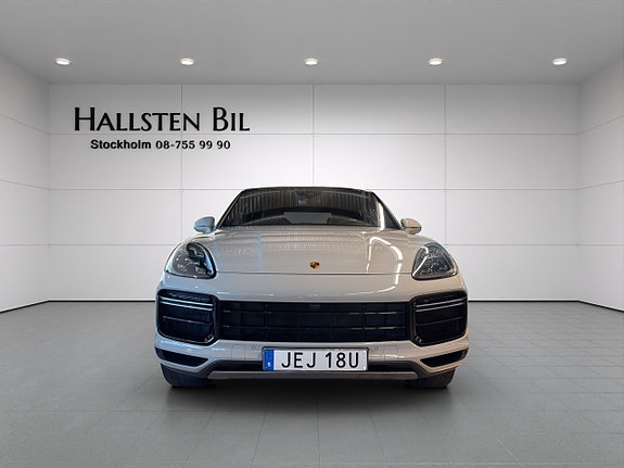 Porsche Cayenne Turbo S 6 of 29