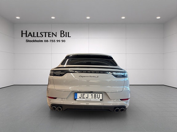 Porsche Cayenne Turbo S 2 of 29