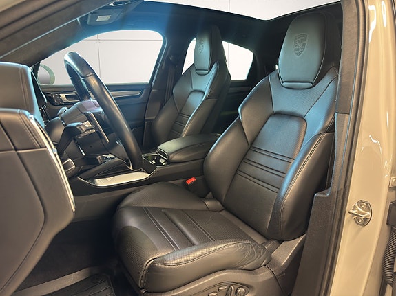 Porsche Cayenne Turbo S 8 of 29