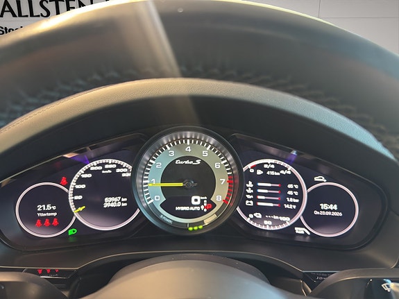 Porsche Cayenne Turbo S 18 of 29