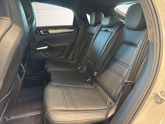 Porsche Cayenne Turbo S 22 of 29