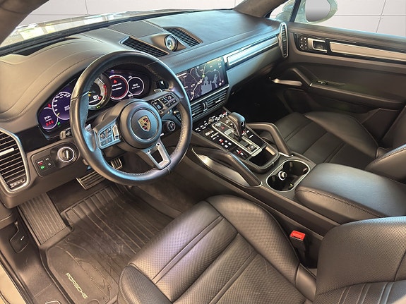 Porsche Cayenne Turbo S 29 of 29