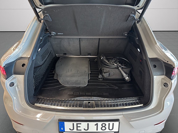 Porsche Cayenne Turbo S 19 of 29