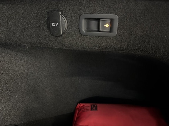 Volkswagen Passat 12 of 16