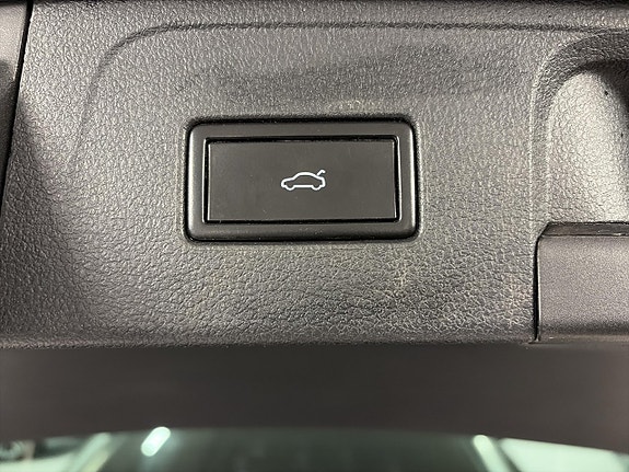 Volkswagen Passat 13 of 16