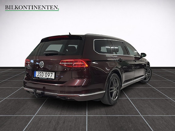 Volkswagen Passat 2 of 16