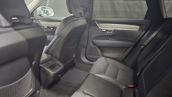 Volvo V90 Cross Country 12 of 30