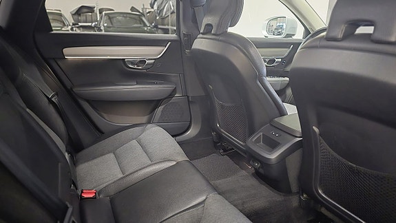 Volvo V90 Cross Country 14 of 30