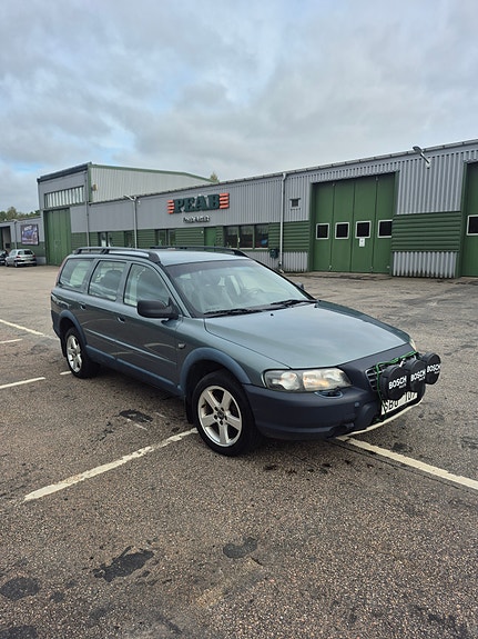 Volvo XC70 2 of 8