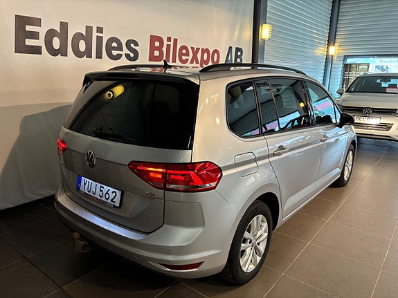 Volkswagen Touran 4 of 13