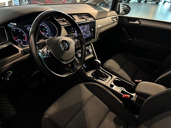 Volkswagen Touran 5 of 13
