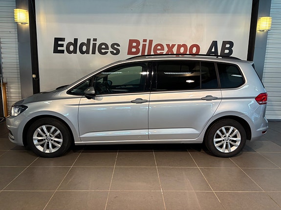 Volkswagen Touran 2 of 13