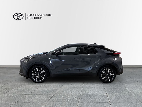 Toyota C-HR 3 of 16
