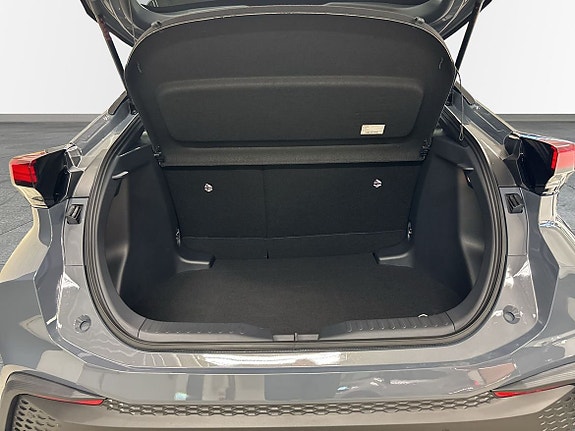 Toyota C-HR 10 of 16