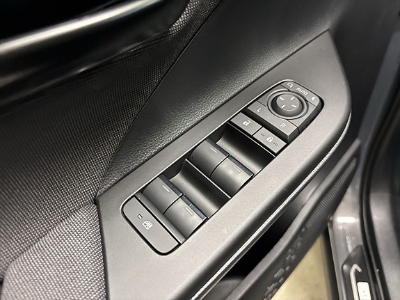Toyota C-HR 14 of 16
