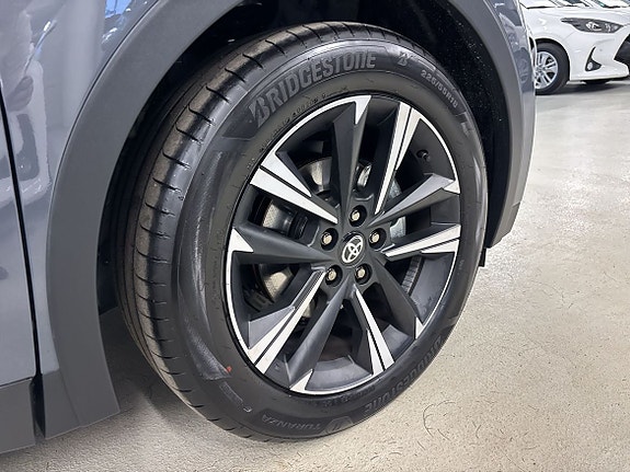 Toyota C-HR 11 of 16