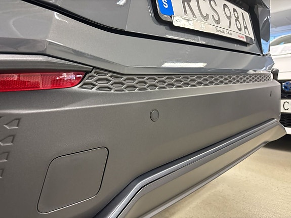 Toyota C-HR 12 of 16