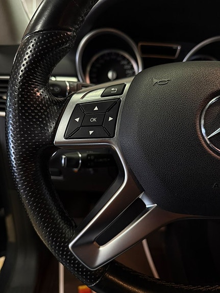 Mercedes-Benz ML350 23 of 26