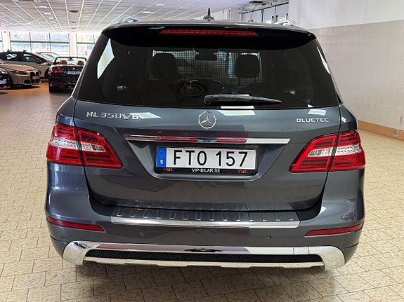 Mercedes-Benz ML350 6 of 26