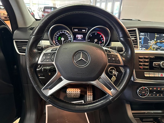 Mercedes-Benz ML350 20 of 26