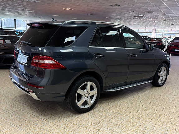Mercedes-Benz ML350 7 of 26
