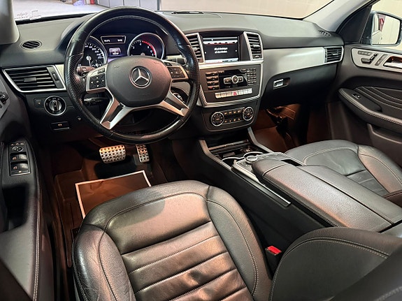 Mercedes-Benz ML350 15 of 26