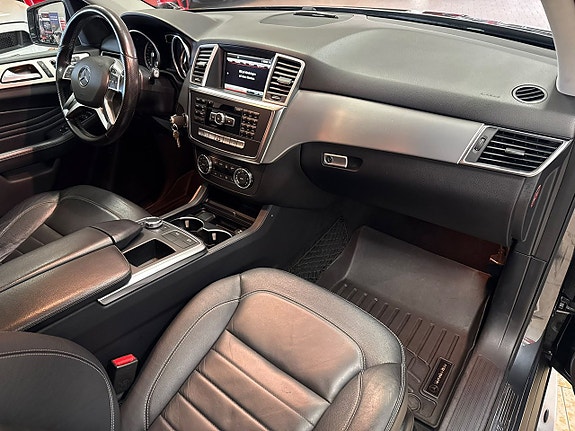 Mercedes-Benz ML350 18 of 26