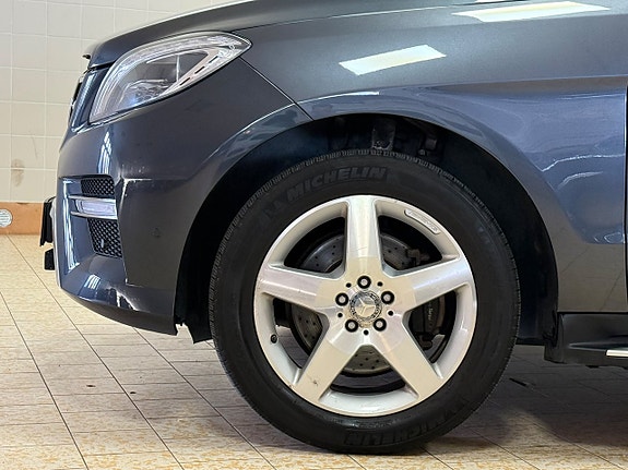 Mercedes-Benz ML350 12 of 26